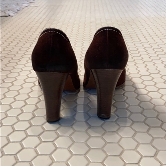 Dark brow Marc Jacobs heels. - Picture 3 of 6